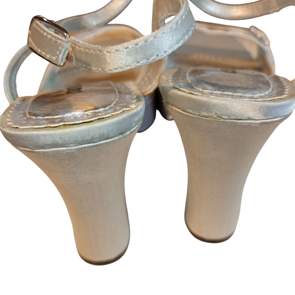 Elegant White High Heel Sandals - Picture 4 of 5